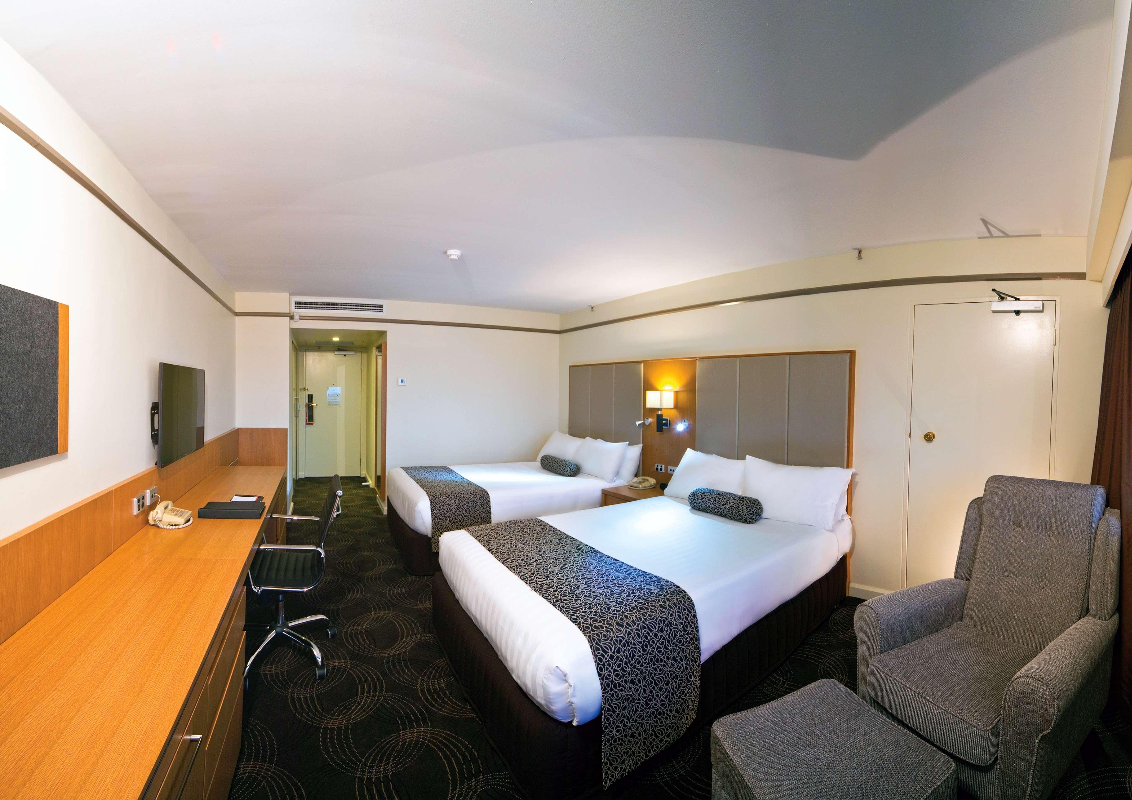 Stamford Plaza Adelaide Hotel Luaran gambar A typical room at the hotel